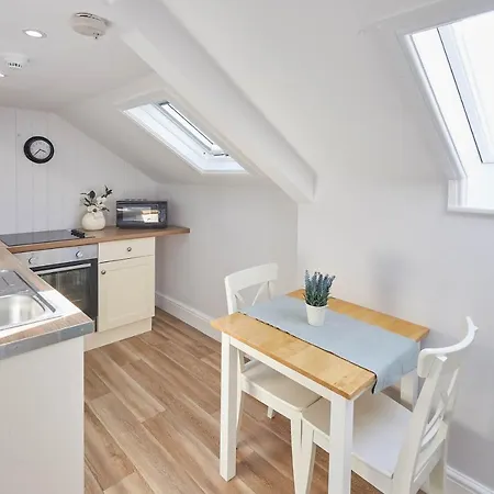 Apartment Host & - Cooks *