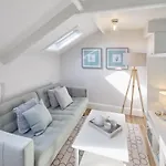 Host & - Cooks Apartment *
