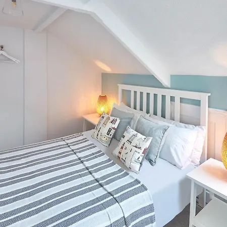 Host & - Cooks Apartment Whitby
